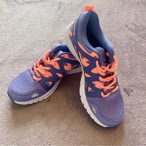 NEW Reebok Youth Size 4